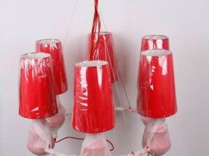 Miniaturka 2 - Lampa Omosira podczas montażu z zabezpieczonymi abażurami