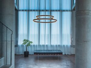 Miniaturka 4 - Czarna lampa wisząca One Double PD DALI w aranżacji wnętrza