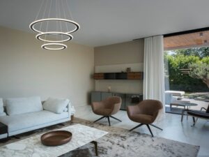 Miniaturka 9 - Czarna lampa wisząca One Flat Triple w aranżacji wnętrza