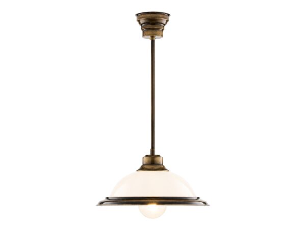 Lampa wisząca Opal mosiądz patynowany ze szklanym kloszem na białym tle
