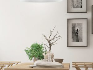 Miniaturka 1 - Lampa wisząca Palatano z białym wzorzystym kloszem nad drewnianym stołem w jadalni