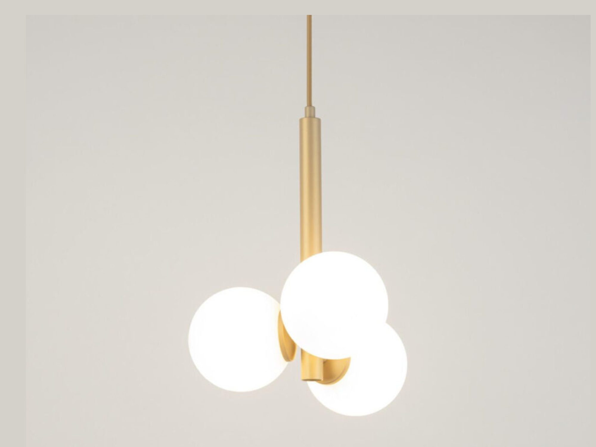 Lampa wisząca Perla 3 złoty beż z trzema rozświetlonymi białymi kulami