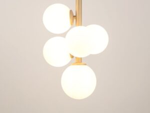 Miniaturka 2 - Lampa wisząca Perla 5 złoty beż, pięć rozświetlonych szklanych kul w zbliżeniu