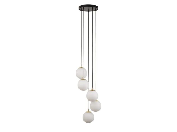 Lampa wisząca Piano 5 z pięcioma białymi szklanymi kulami na jasnym tle