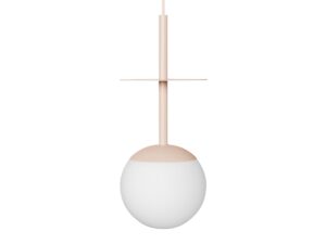 Miniaturka 10 - Beżowa lampa wisząca PLAAT A z talerzem i mlecznym kulistym kloszem na białym tle
