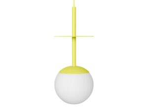 Miniaturka 12 - Żółta lampa wisząca PLAAT A z talerzem i mlecznym kulistym kloszem na białym tle