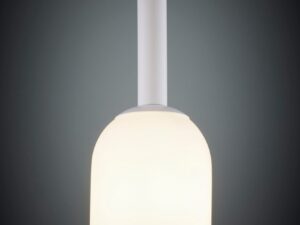 Miniaturka 10 - Lampa Pluum 1 S z białym kloszem w drugim ujęciu aranżacyjnym