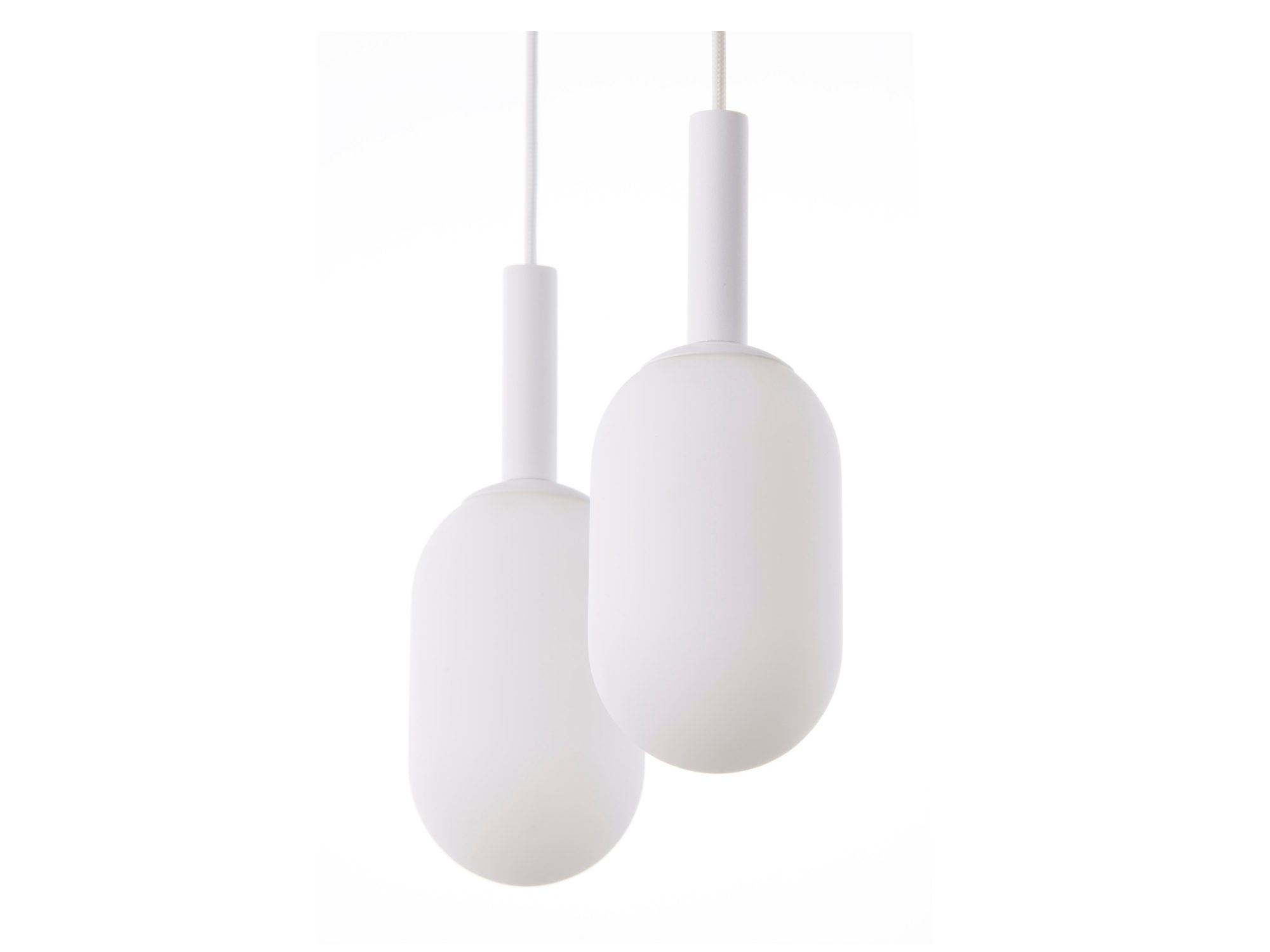 Lampa wisząca Pluum 2 biała z dwoma szklanymi kloszami, ujęcie całej oprawy