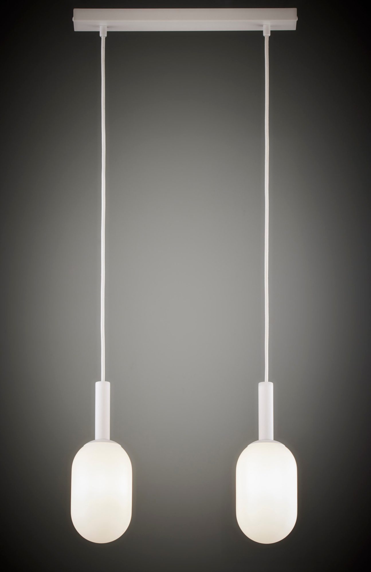 Lampa wisząca Pluum 2 biała z dwoma rozświetlonymi kloszami