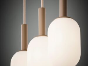 Miniaturka 4 - Lampa wisząca Pluum 3 w kolorze ciepłego beżu w aranżacji wnętrza