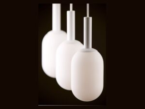 Miniaturka 5 - Lampa wisząca Pluum 3 biała – drugie ujęcie trzech szklanych kloszy