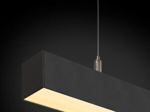 Miniaturka 2 - Czarna lampa Q-Line DALI Single LED, zbliżenie dolnego dyfuzora i korpusu