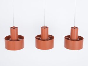 Miniaturka 3 - Lampa wisząca Rif 3 ceglana z trzema metalowymi kloszami w linii