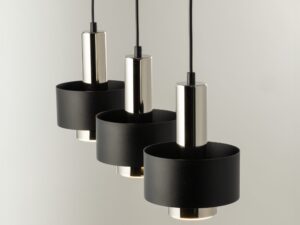 Miniaturka 3 - Zbliżenie trzech czarnych kloszy ze srebrnym środkiem lampy Rif Lux 3