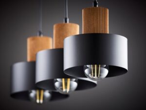 Miniaturka 5 - Rif Wood 3 w odcieniu czarnym i jasnobrązowym z rozświetlonymi kloszami na ciemnym tle