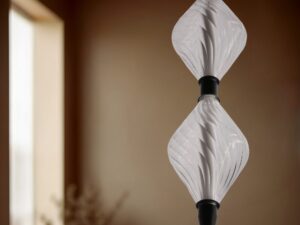 Miniaturka 4 - Lampa wisząca Romorano faktura dwóch szklanych osłon z bliska