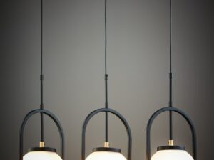 Miniaturka 3 - Lampa wisząca Rosso czarna z trzema rozświetlonymi szklanymi kloszami
