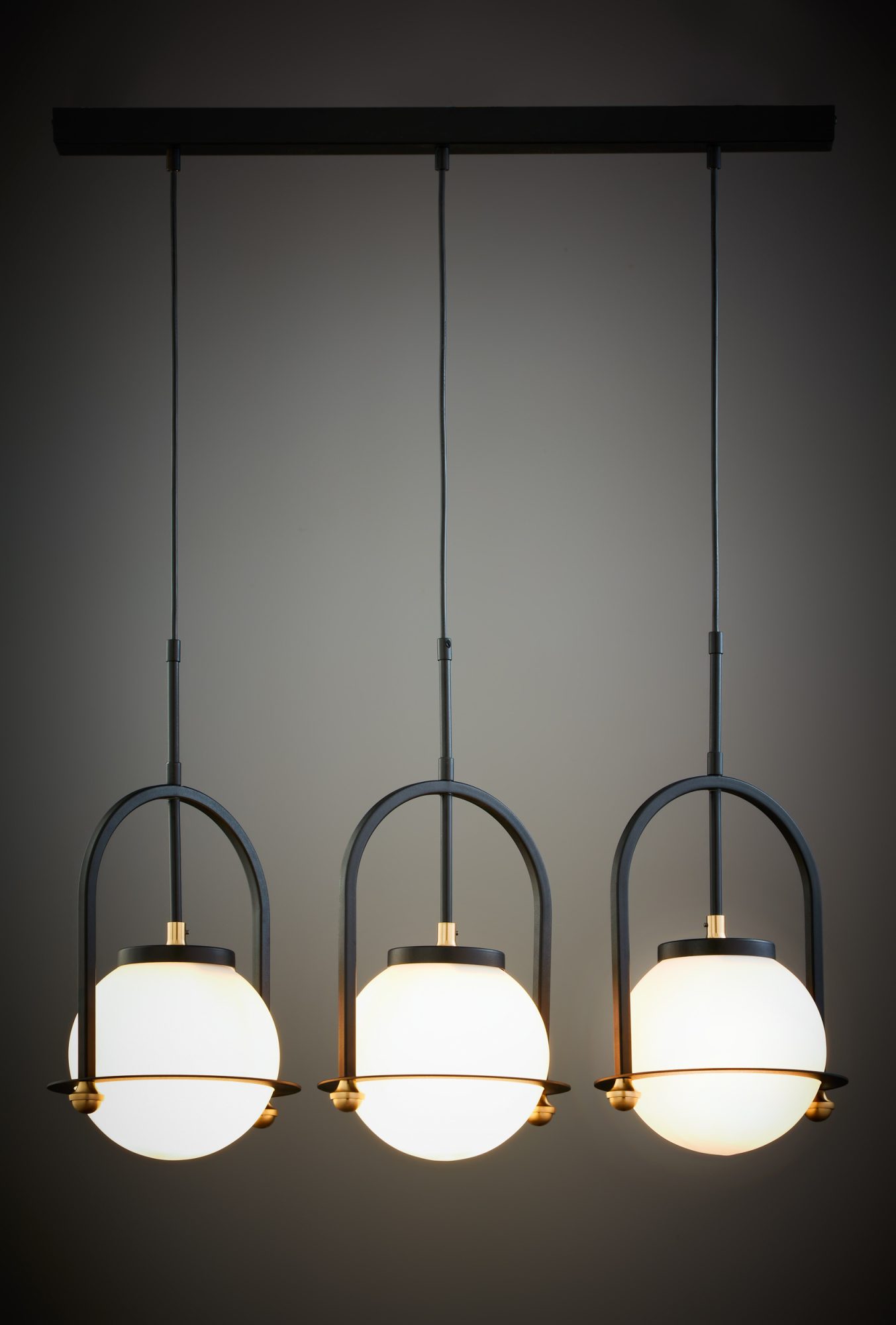 Lampa wisząca Rosso czarna z trzema rozświetlonymi kloszami