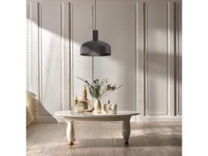 Miniaturka 13 - Czarna lampa wisząca Salorino nad jasnym stolikiem w salonie