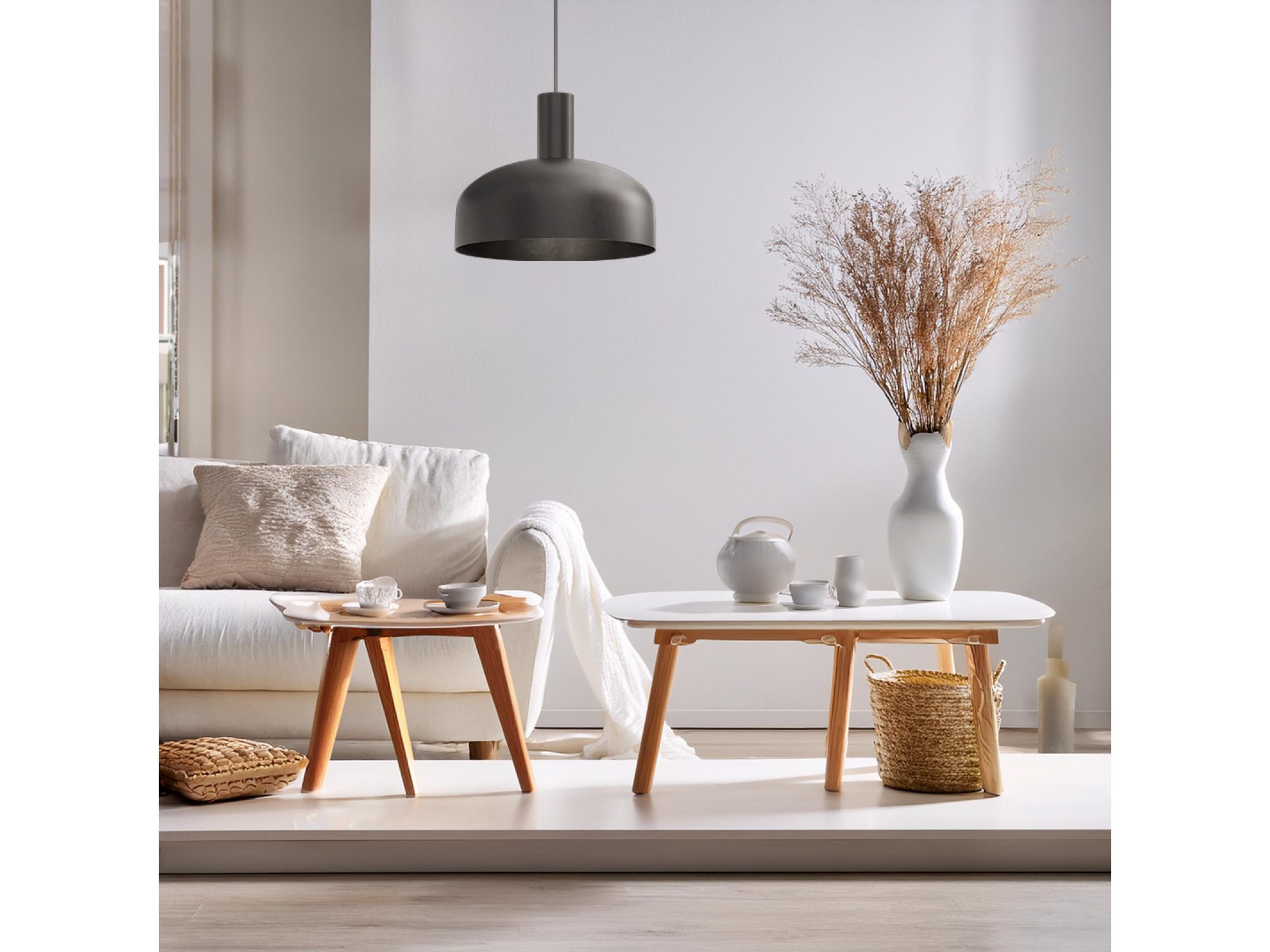 Lampa wisząca Salorino czarny w aranżacji wnętrza, ujęcie salon