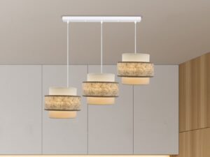Miniaturka 1 - Lampa wisząca Sarinira z trzema biało-beżowymi abażurami nad blatem kuchennym