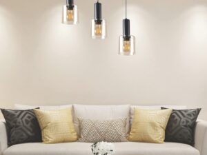 Miniaturka 1 - Trzypunktowa lampa Saroseta z bursztynowym szkłem w salonie