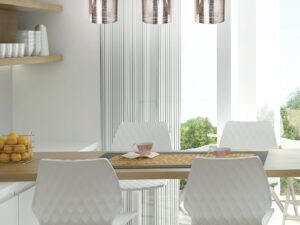 Miniaturka 1 - Trzypunktowa lampa wisząca Savaro nad stołem w jasnej kuchni