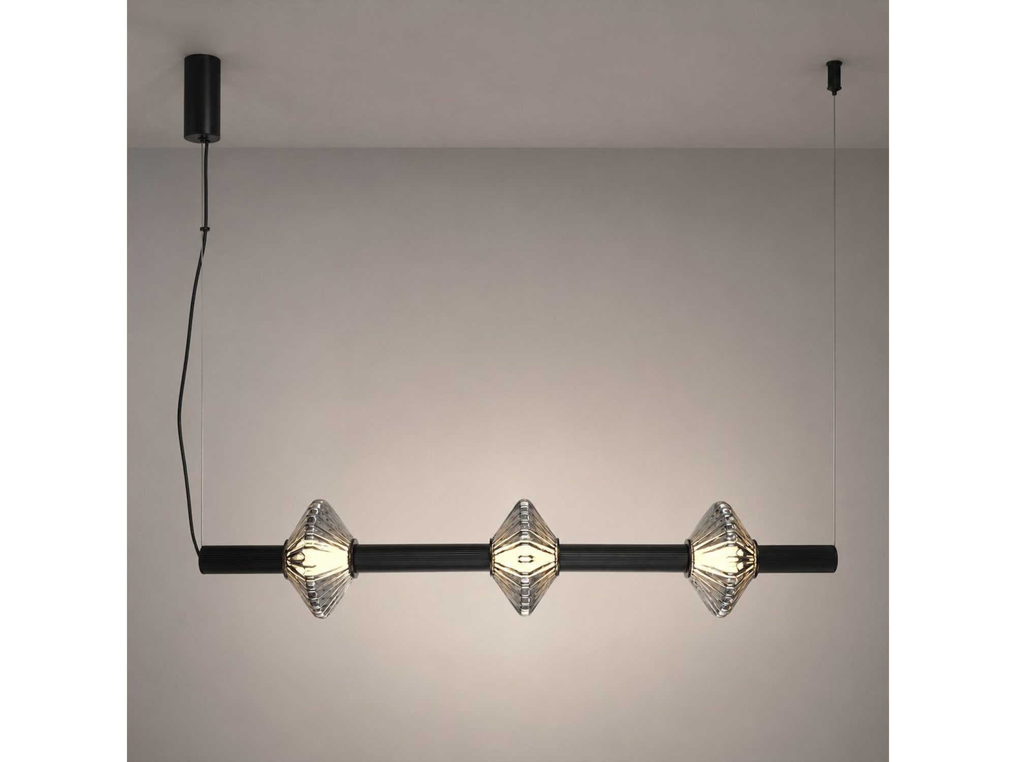 Lampa wisząca Seladano 18 W czarna w aranżacji – ujęcie 1