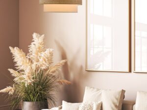 Miniaturka 3 - Biała lampa wisząca Selodio z beżowym abażurem we wnętrzu jasnego salonu