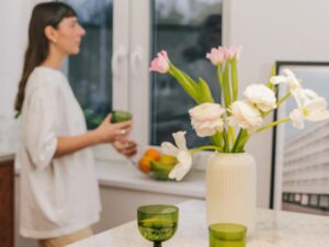 Miniaturka 4 - Oliwkowa lampa wisząca SENKEI A LED nad stołem w kuchni