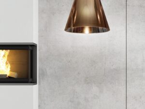 Miniaturka 1 - Lampa Serada w miedzianym wykończeniu zawieszona w industrialnym wnętrzu