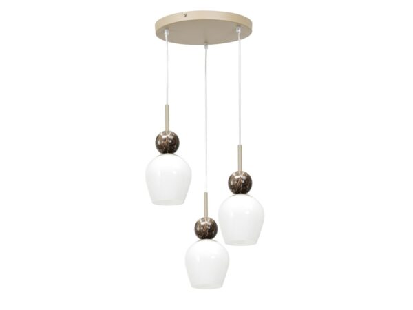 Lampa wisząca Seriveta trzy opalowe klosze na okrągłej podsufitce na białym tle