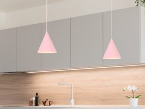 Miniaturka 7 - Różowe lampy Silero w jasnej kuchni aranżacja