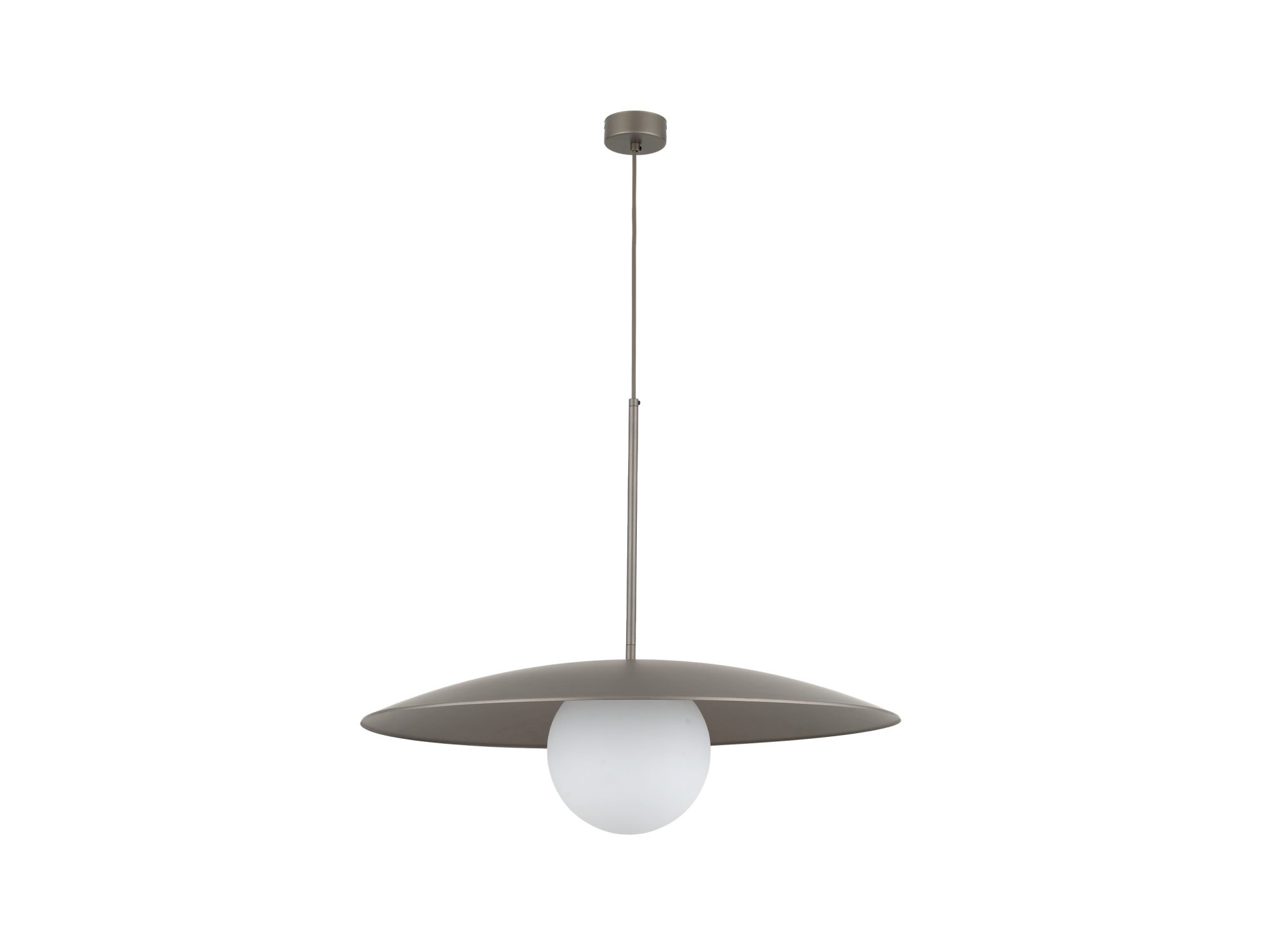 Lampa wisząca Slate z brązowym kloszem i białą szklaną kulą na białym tle