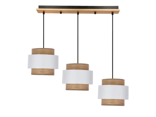 Lampa wisząca Solamano z trzema białymi abażurami i jasnymi drewnianymi detalami