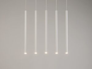 Miniaturka 4 - Lampa wisząca Sopel 5 prosty biała w aranżacji wnętrza
