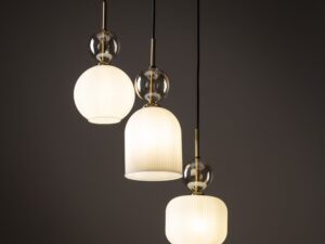 Miniaturka 4 - Lampa wisząca Sophia z białymi kloszami w aranżacji