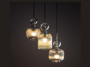 Miniaturka 3 - Lampa wisząca Sophia z koniakowymi kloszami, drugie ujęcie