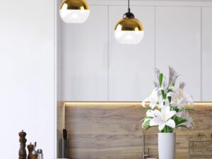 Miniaturka 1 - Lampa wisząca Talomina z dwoma kulistymi kloszami nad kuchennym blatem