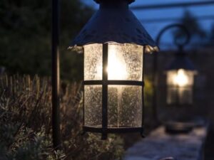 Miniaturka 1 - Lampa wisząca TOLEDO K 1018/1/R – świecąca oprawa przy ścieżce ogrodowej