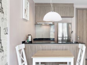 Miniaturka 3 - Lampa Torineta z chromowanymi detalami nad stołem w kuchni