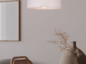 Miniaturka 1 - Lampa wisząca Valinio z fornirowanym abażurem nad stołem w jadalni