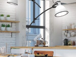Miniaturka 1 - Dwupunktowa lampa wisząca Veledira nad drewnianym stołem w kuchni