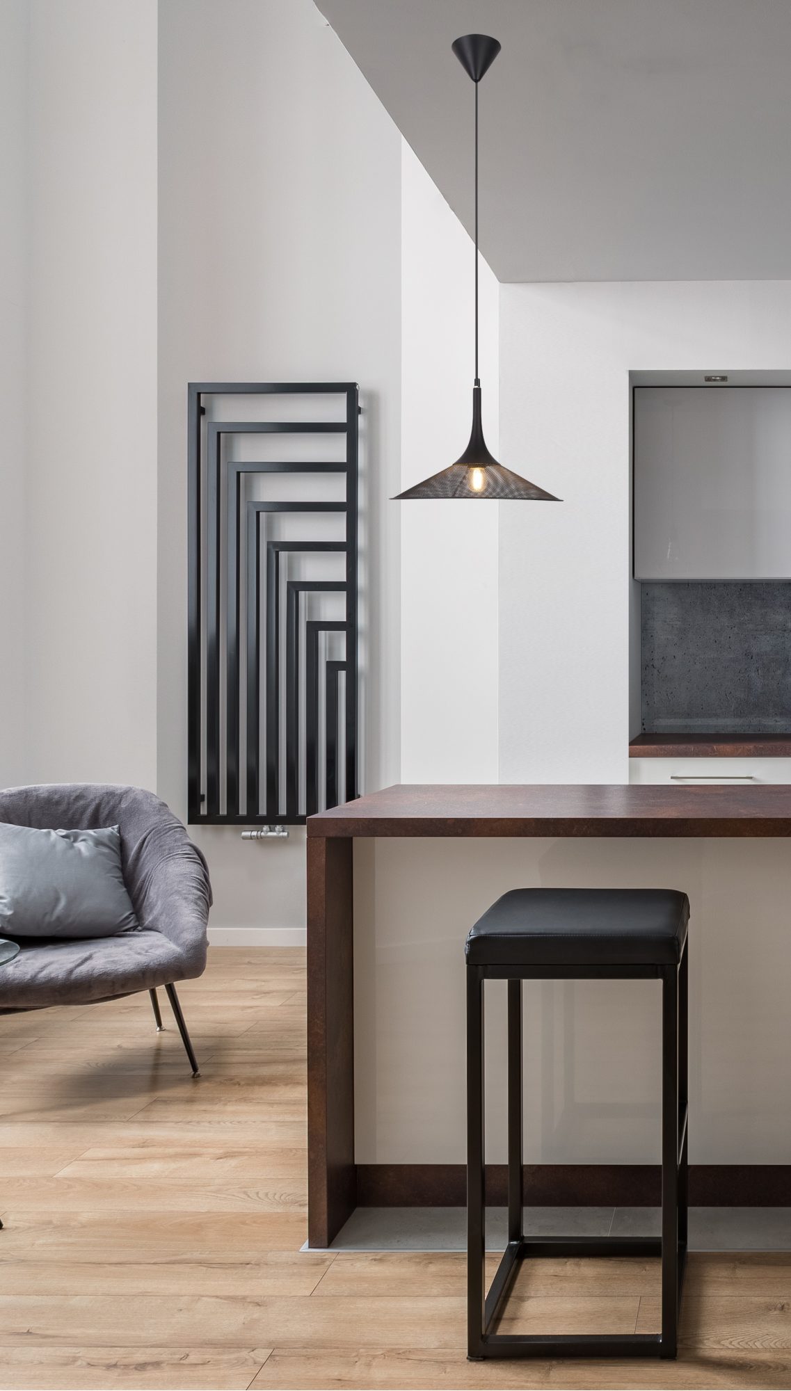 Lampa wisząca Veleria 36 cm nad wyspą kuchenną