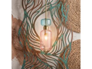 Miniaturka 3 - Różowa lampa wisząca Venaria na tle dekoracyjnej ściany