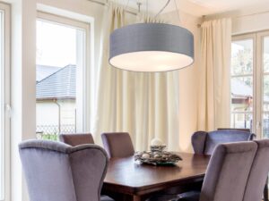 Miniaturka 1 - Lampa wisząca Vesodia z jasnoszarym abażurem w aranżacji