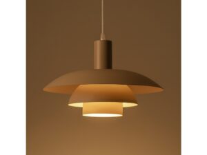 Miniaturka 4 - Kaszmirowa lampa Virinela z zapalonym światłem, widok na metalowe warstwy klosza