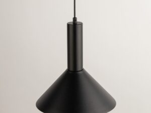 Miniaturka 9 - Czarna lampa Vitrum Stożek w zbliżeniu z metalowym kloszem