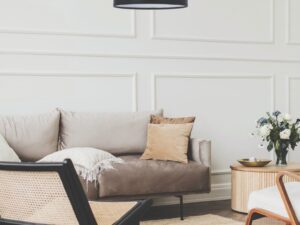 Miniaturka 2 - Lampa wisząca Zelato w wersji czarnej nad wypoczynkiem w salonie