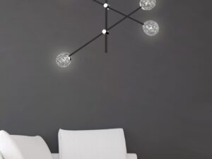 Miniaturka 1 - Lampa wisząca Zelevano z czterema kulistymi punktami światła w aranżacji salonu